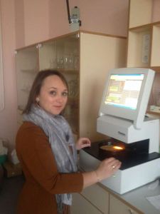 Оксана Бондарчук в лаборатории